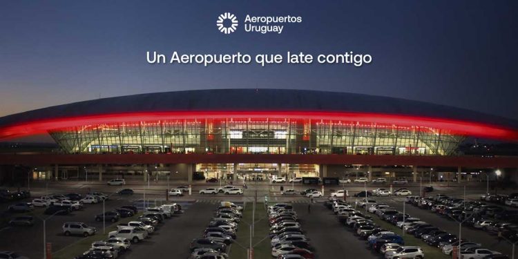 Aeropuerto de Carrasco cobra vida para recibir a miles de reencuentros en estas Fiestas