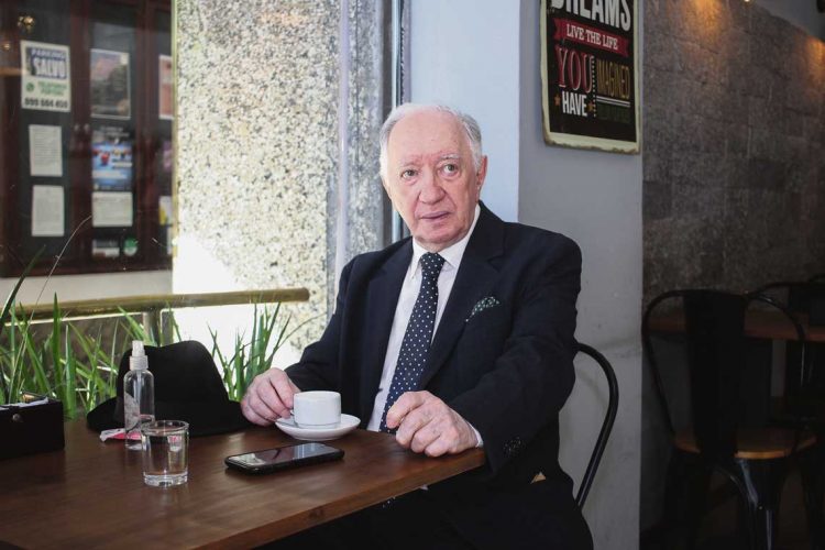 “Venimos de generaciones de profesionales formados en el hacer y teníamos mucha vergüenza de no saber”