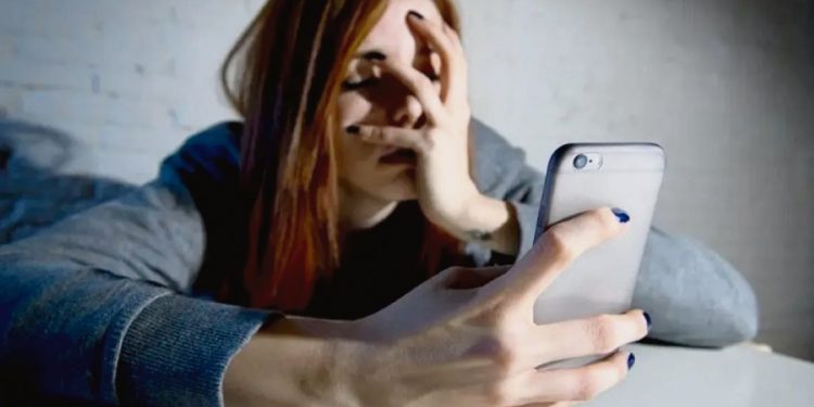 Exceso en el consumo digital: 50% de adolescentes con algún problema de sueño o alimentación