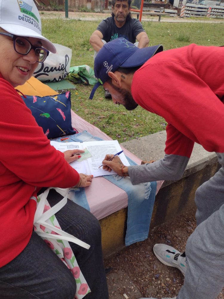 Exitosa jornada de recolección de firmas por Deuda Justa