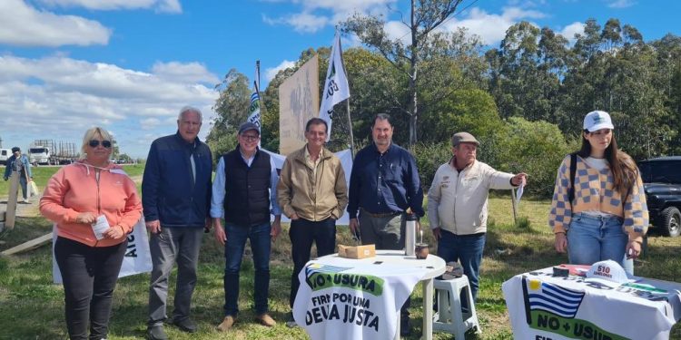 En defensa de la “Deuda Justa”, el senador Manini Ríos recorrió 7.000 kilómetros en todo el país