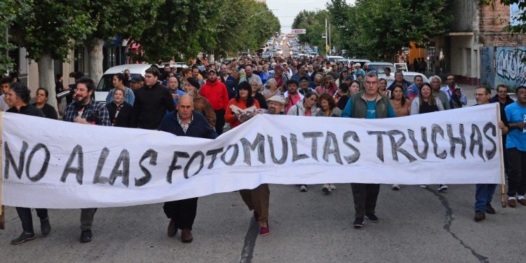Vecinos de Fray Bentos reclaman solución al mal funcionamiento del sistema de multas que aplica la Intendencia