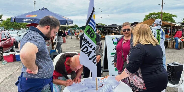 Exitosa jornada de recolección de firmas por Deuda Justa en Maldonado