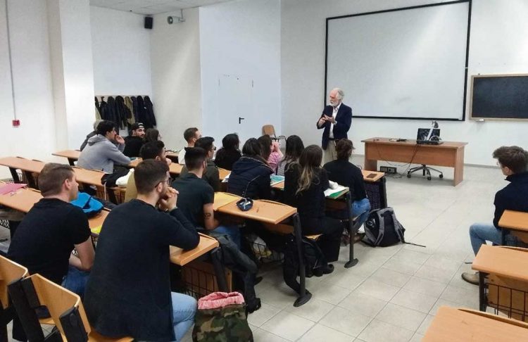 El trabajo entre médicos e ingenieros que genera valor agregado para el país