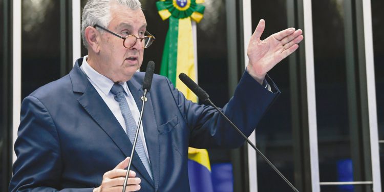Luis Carlos Heinze: “Ver la hidrovía en pleno funcionamiento será una gran realización”