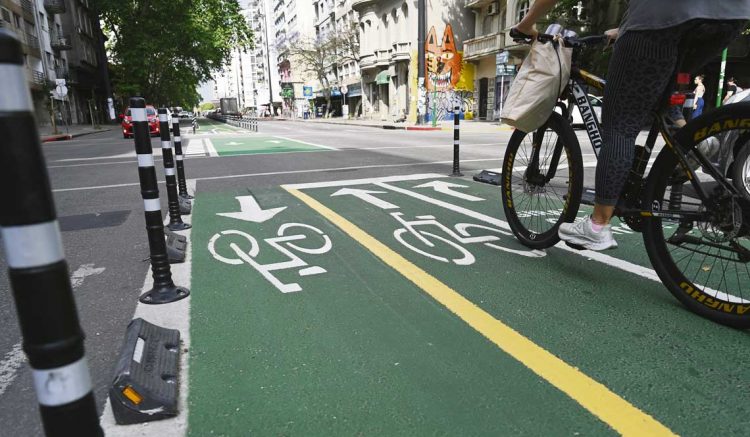 La ciclovía es “un adefesio espantoso y peligroso”, señala el edil Diego Rodríguez