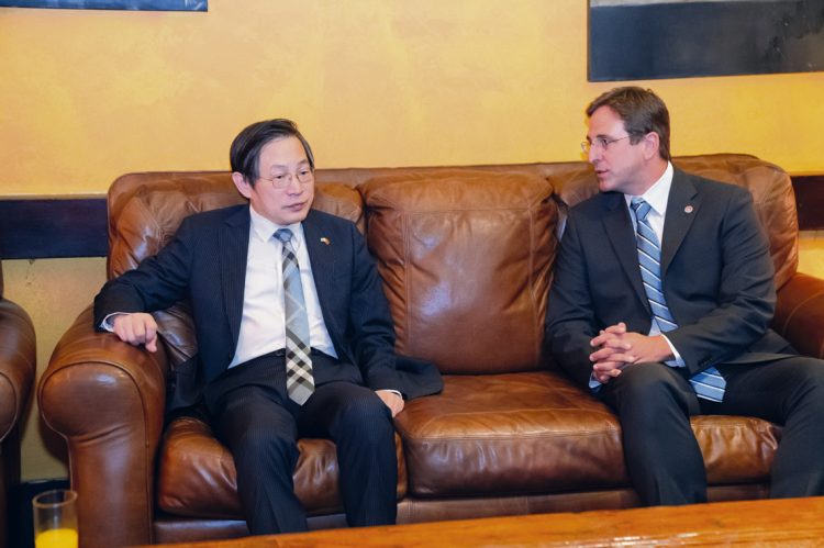 Uruguay mejora el vínculo comercial con China