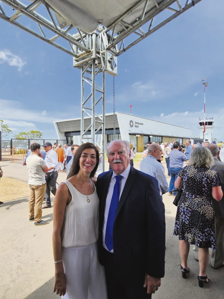 Se reinauguró el Aeropuerto de Salto con un reconocimiento al expiloto Hebert Rattin