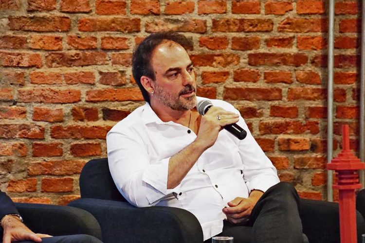 Emil Montgomery y su “aura”