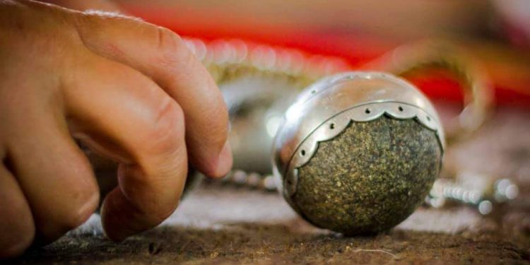 Hugo Gassioles, el platero argentino que fabricó plumas para la selección argentina de Catar