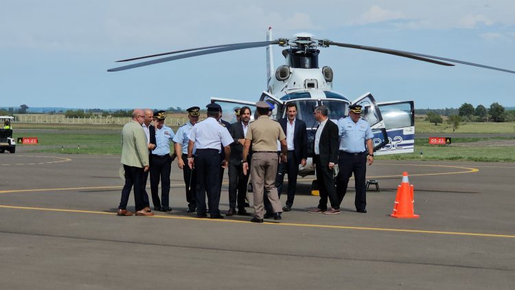 Se reinauguró el Aeropuerto de Salto con un reconocimiento al expiloto Hebert Rattin