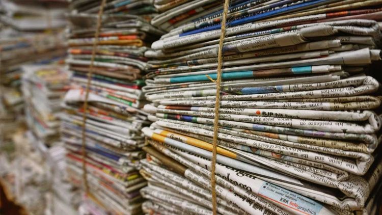 Entre tijeras y calles: historias de dos oficios ejercidos toda una vida