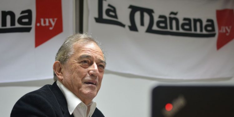 Hugo Manini Ríos y la escritura como medio de acción