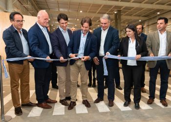 Con espíritu de sumar valor a la madera se inauguró nueva planta de debobinado en Treinta y Tres