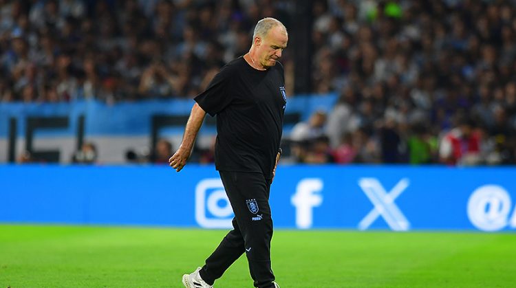 Marcelo Bielsa y los 40 orientales