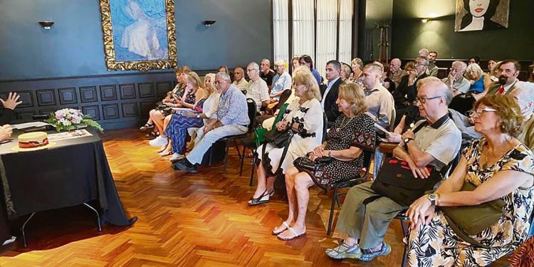 Café literario Edmondo de Amicis: honor, poesía y amistad