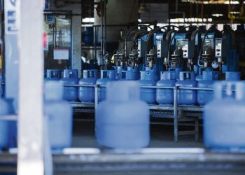 Los recambios de garrafas en frontera y una pyme que se planta ante grandes empresas para regular el mercado