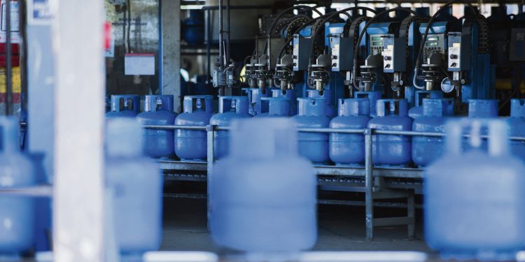 Los recambios de garrafas en frontera y una pyme que se planta ante grandes empresas para regular el mercado