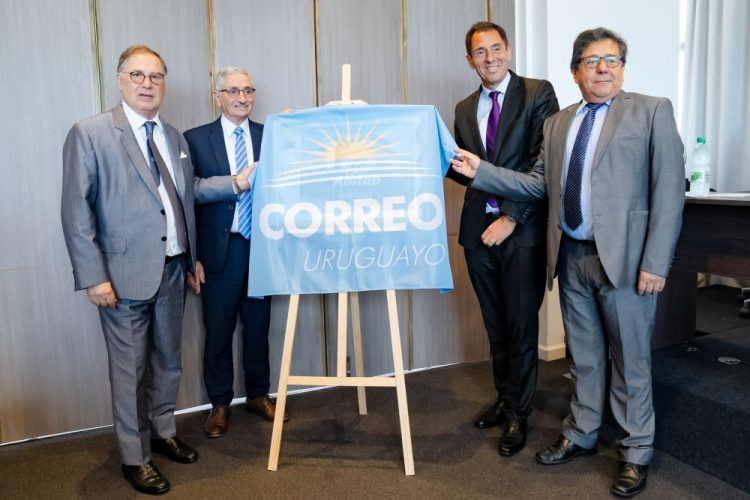 La Banca y Abitab emiten sello que cierra un año de celebraciones