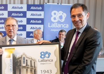 La Banca y Abitab emiten sello que cierra un año de celebraciones