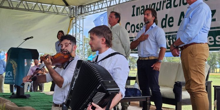 Lacalle: “Más temprano que tarde” se van a desmonopolizar los combustibles.