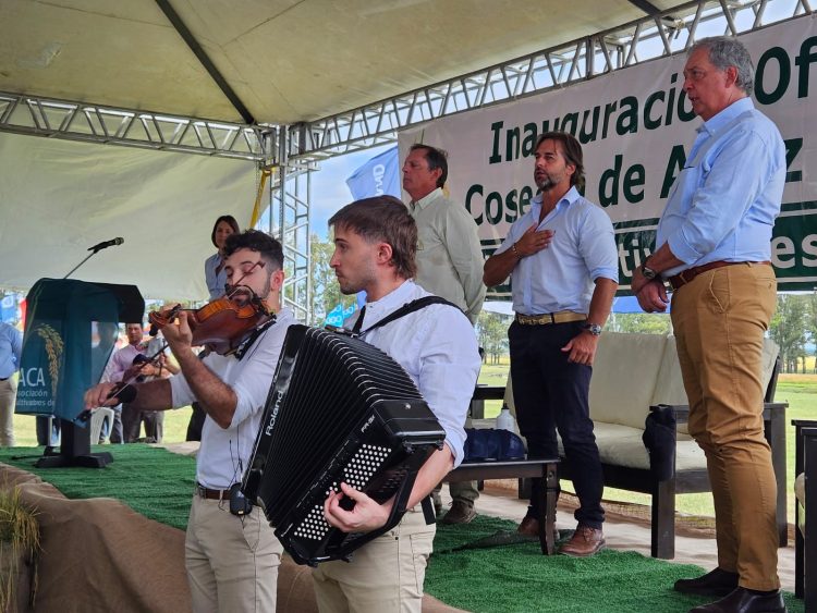 Lacalle: “Más temprano que tarde” se van a desmonopolizar los combustibles.