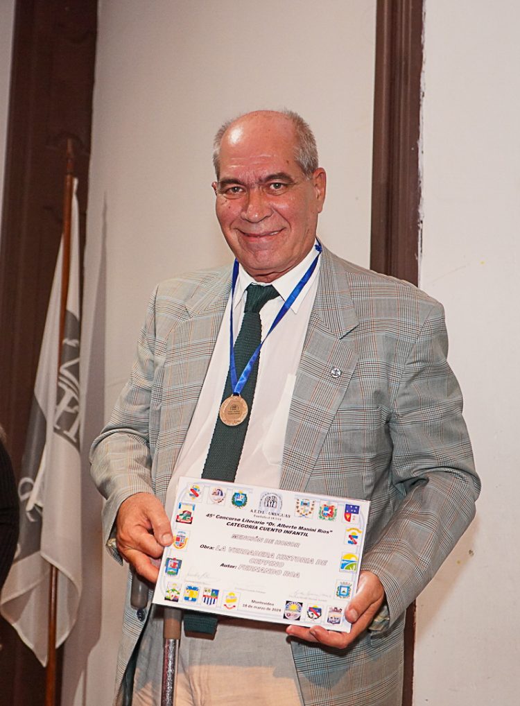 Concurso Dr. Alberto Manini Ríos: “Nos hace falta creer en nuestra literatura”