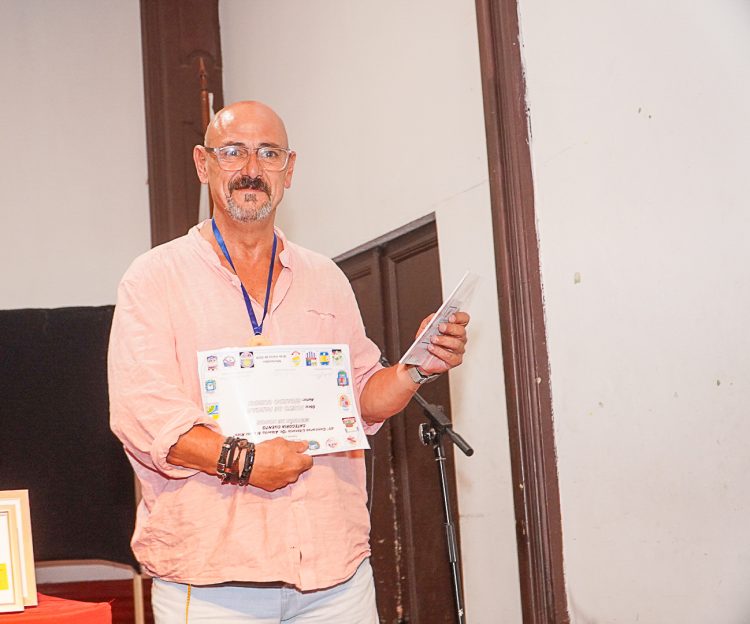 Concurso Dr. Alberto Manini Ríos: “Nos hace falta creer en nuestra literatura”