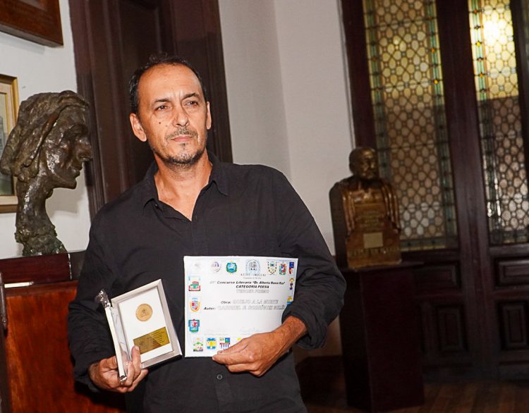 Concurso Dr. Alberto Manini Ríos: “Nos hace falta creer en nuestra literatura”