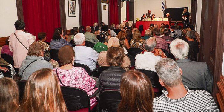 Concurso Dr. Alberto Manini Ríos: “Nos hace falta creer en nuestra literatura”