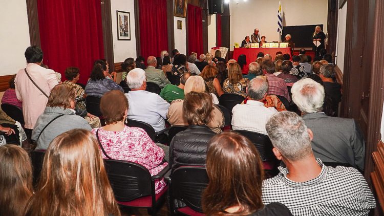 Concurso Dr. Alberto Manini Ríos: “Nos hace falta creer en nuestra literatura”