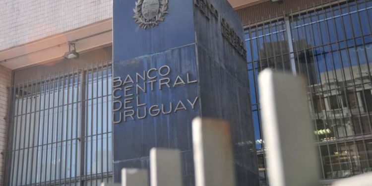 Encuesta del BCU: únicamente un 11% de las personas declara que le sobra dinero a fin de mes