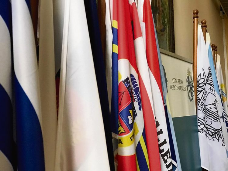 Polémica por contrataciones en intendencias, designaciones directas superan el 90% en algunas