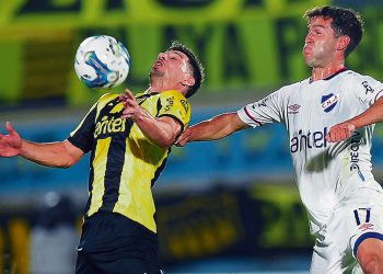 Completito: clásico sin goles, estadio lleno, poco fútbol, vidrios rotos, petacas tiradas, avalanchas, balas de goma, heridos y penal no cobrado