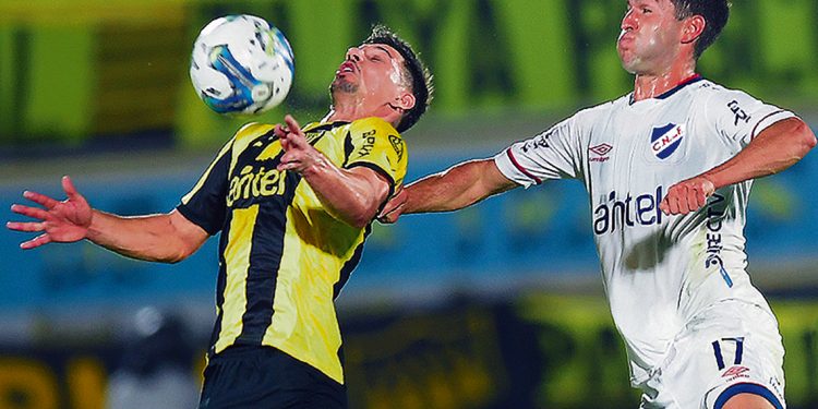 Completito: clásico sin goles, estadio lleno, poco fútbol, vidrios rotos, petacas tiradas, avalanchas, balas de goma, heridos y penal no cobrado