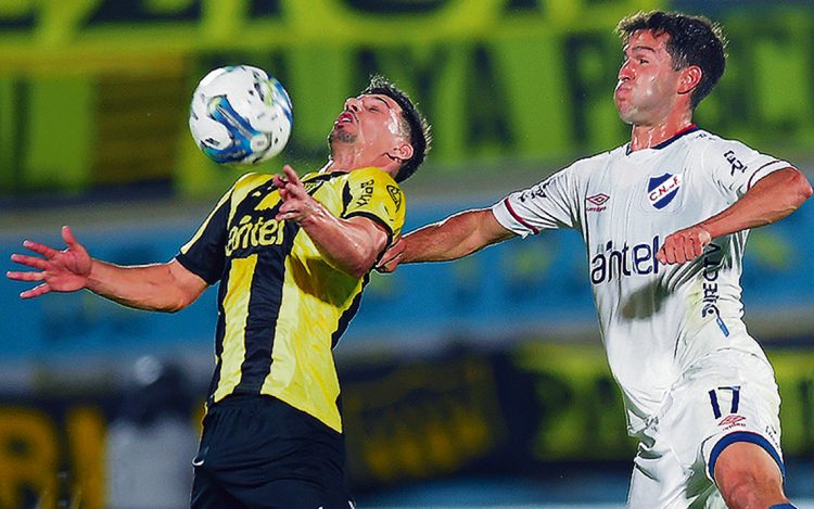 Completito: clásico sin goles, estadio lleno, poco fútbol, vidrios rotos, petacas tiradas, avalanchas, balas de goma, heridos y penal no cobrado