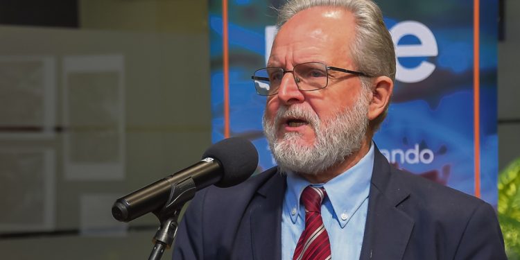 De cada $3000 en la factura de UTE, 1200 se destinan al pago de contratos con agentes privados