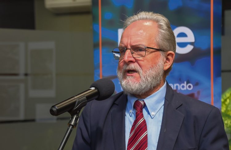 De cada $3000 en la factura de UTE, 1200 se destinan al pago de contratos con agentes privados