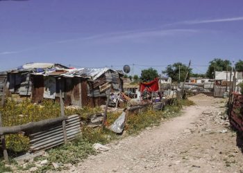 La pobreza se mantuvo estable en 2023 pero afecta mayormente a los menores de 6 años