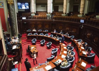 Según Manini Ríos, proyecto de ley de ingresos a funcionarios a las intendencias era una señal hacia la población