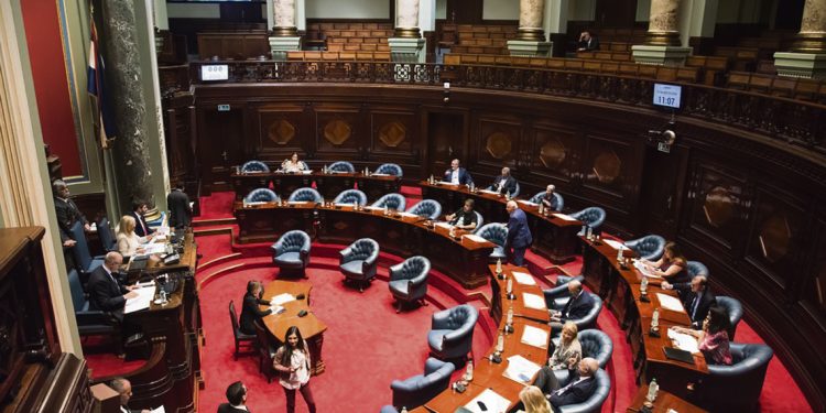 Según Manini Ríos, proyecto de ley de ingresos a funcionarios a las intendencias era una señal hacia la población