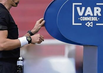 El VAR llegó para quedarse, pero no solucionó nada. Por el contrario, lo empeoró