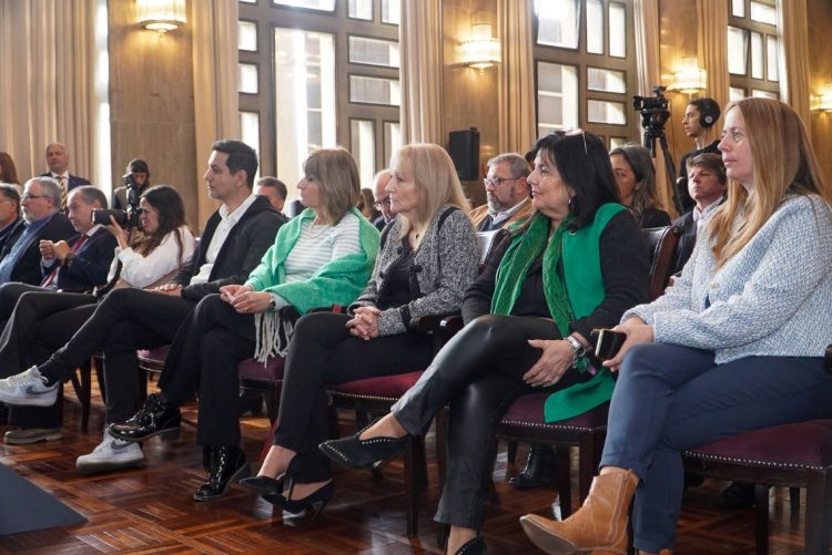 BROU y la Intendencia de Montevideo firmaron convenio en apoyo de micro, pequeñas y medianas empresas