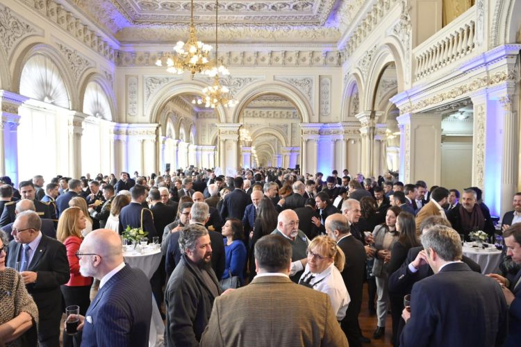 Embajada Argentina en Uruguay celebra el aniversario de la Revolución de Mayo de 1810