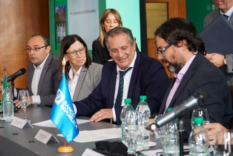 BROU y la Intendencia de Montevideo firmaron convenio en apoyo de micro, pequeñas y medianas empresas