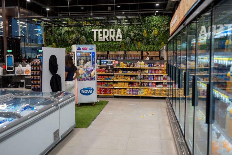 La cadena de Supermercados El Dorado abrió su primera gran superficie en Montevideo