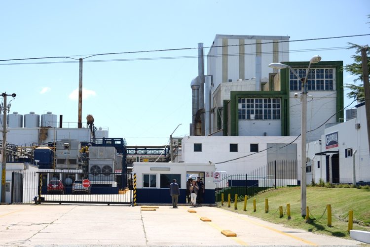 Gremiales cuestionan forma en que se comunicó el cierre de Grupo Gloria