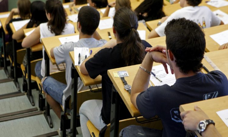 Solo la mitad de los jóvenes de entre 21 y 23 años han culminado la educación secundaria