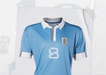 Vayan pelando las chauchas, donde juega la Celeste todo el mundo boca abajo