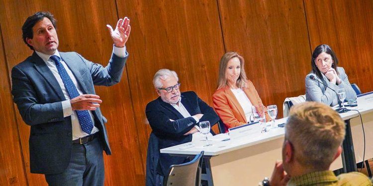 Banca y financieras privadas presentaron programa de refinanciamiento de deudas